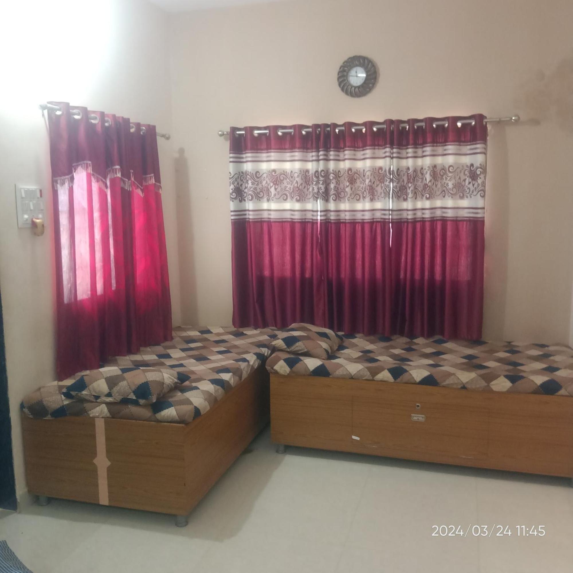 Dwarka Home Stay 2 Only Family Bagian luar foto