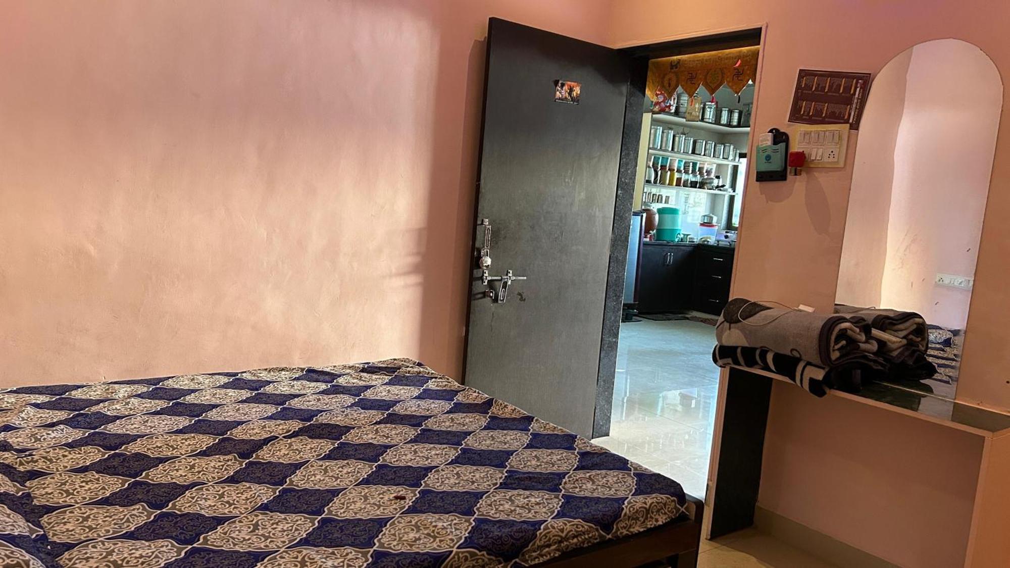 Dwarka Home Stay 2 Only Family Bagian luar foto