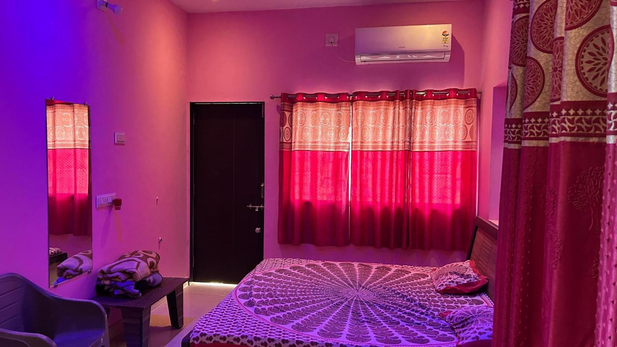 Dwarka Home Stay 2 Only Family Bagian luar foto
